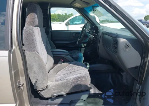 2002 GMC Sonoma Sls from USA, damaged, VIN 1GTDT19WX28225522